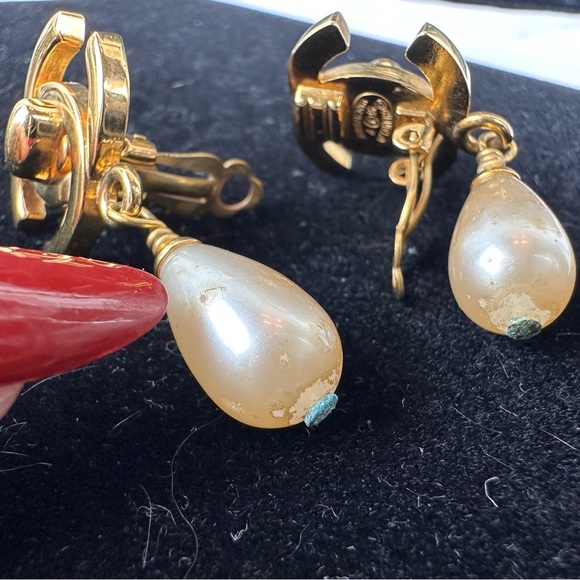 EA48 Chanel CC turn lock earrings pearl drop style - Picture 9 of 12